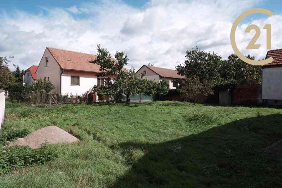 Prodej rodinného domu s garáží a zahradou, Valtice, pozemek 716 m2 - foto 1