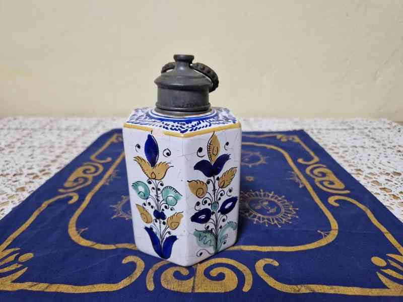 Krásná malovaná habánská šestihranná nádoba 1668 - foto 6