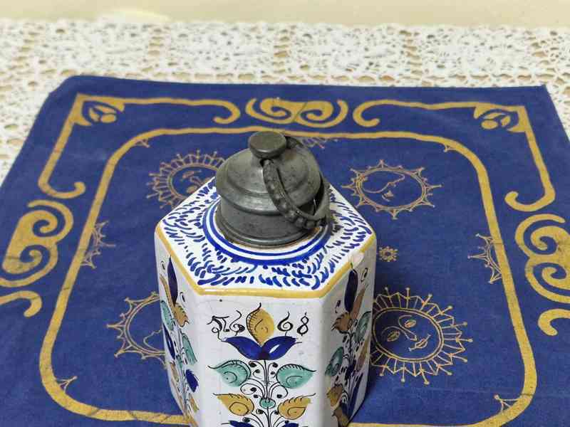 Krásná malovaná habánská šestihranná nádoba 1668 - foto 2