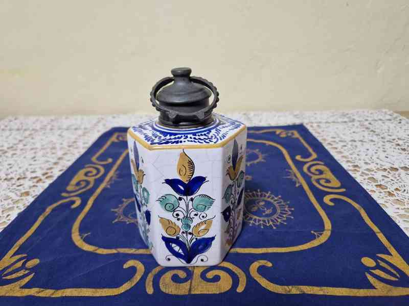 Krásná malovaná habánská šestihranná nádoba 1668 - foto 4