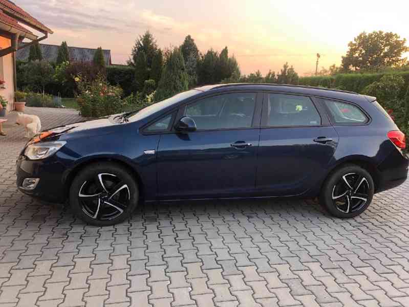 Opel Astra Sports Tourer ,najeto 95000 km - foto 2