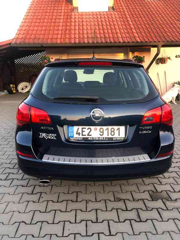 Opel Astra Sports Tourer ,najeto 95000 km - foto 4