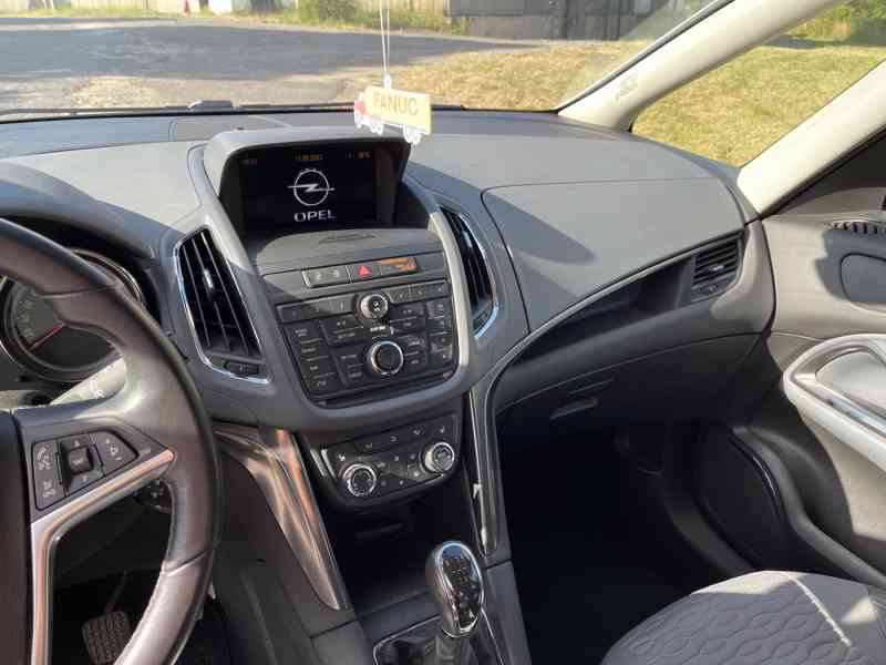 Opel Zafira Tourer 2,0 - foto 12