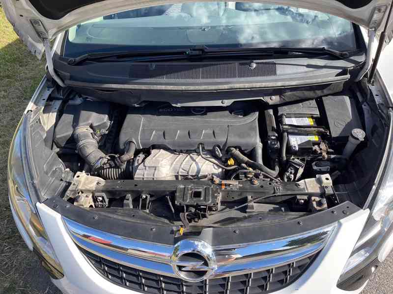 Opel Zafira Tourer 2,0 - foto 13