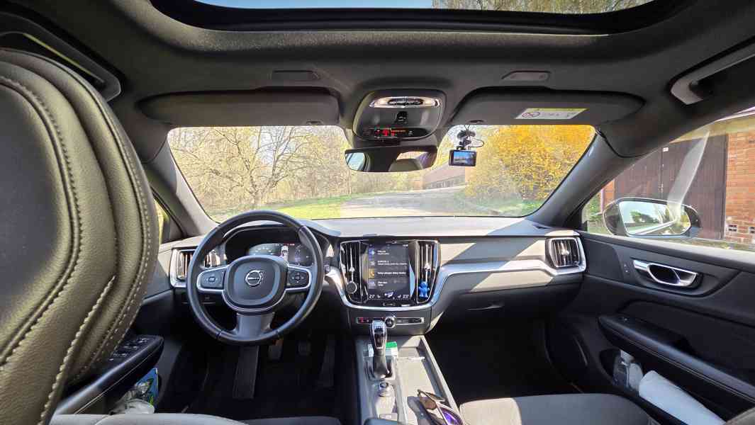 Volvo V60 kombi, Momentum Pro, nebourané, model 2020 - foto 3