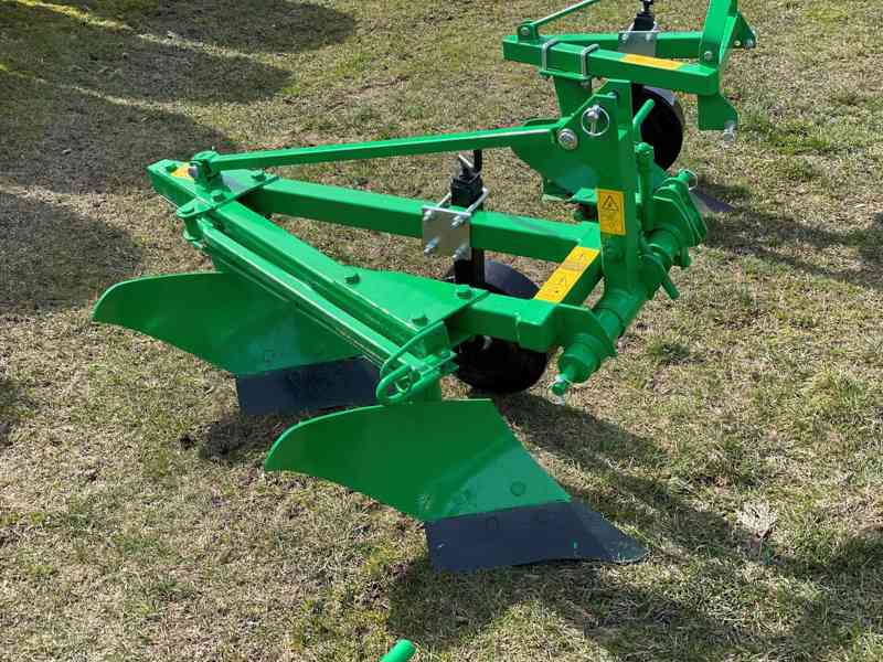 Seřizovací dvouřádkový pluh za traktor - foto 1