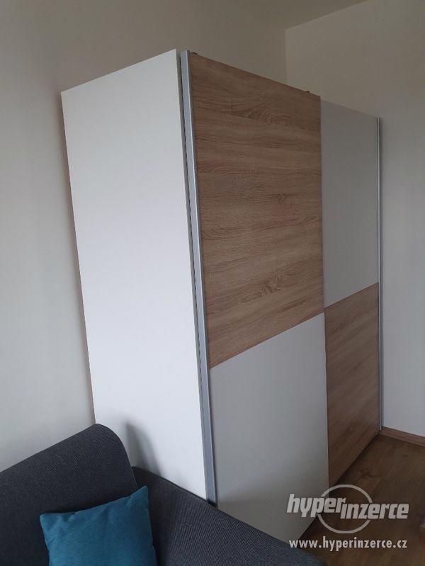 Prodám šatní skřín - foto 1
