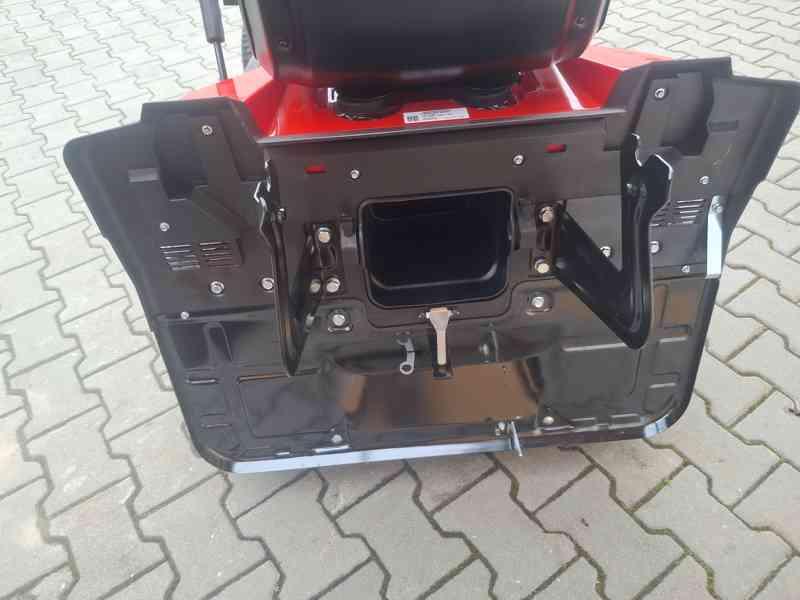 Zahradní traktor  se sběrným košem 102cm TB GARDEN LT-40R - foto 8