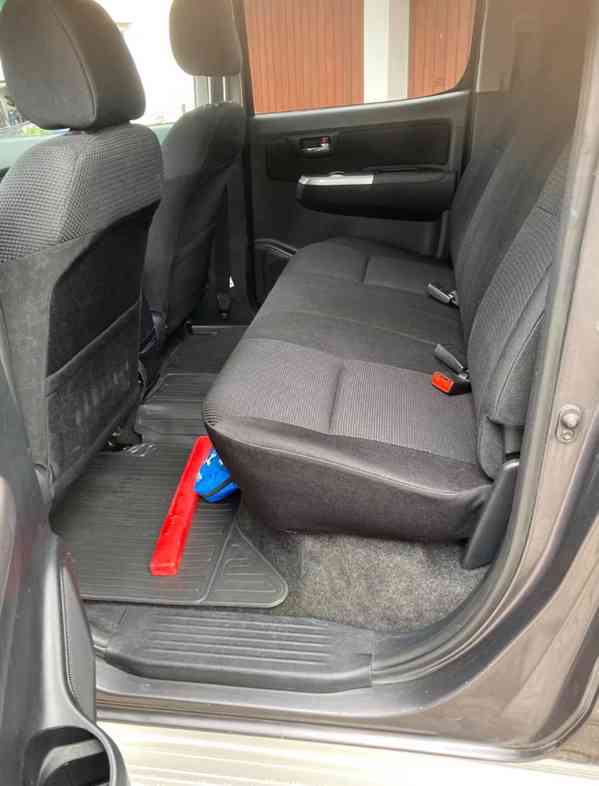 Toyota Hilux 2,5D4D 106kw - foto 7