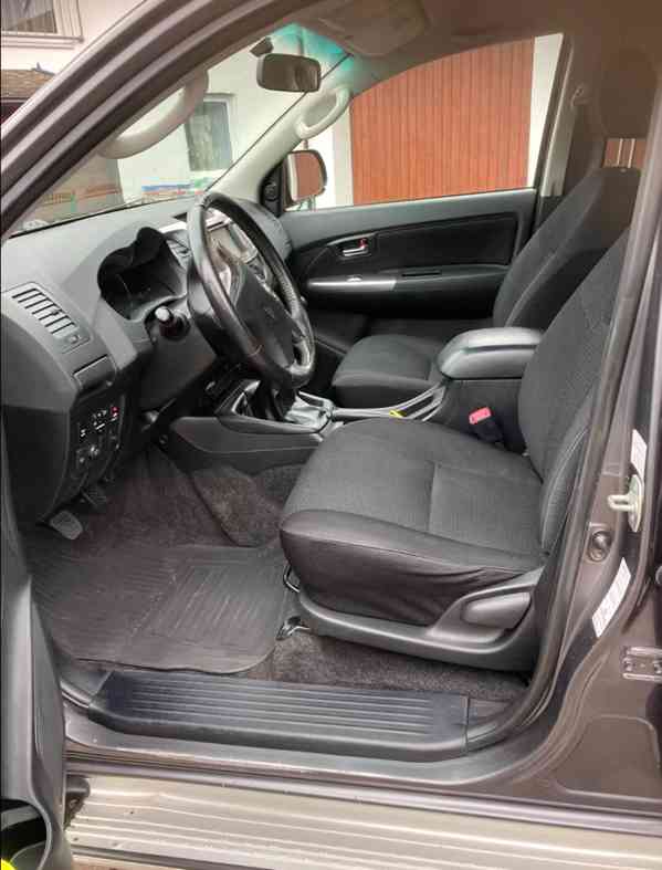 Toyota Hilux 2,5D4D 106kw - foto 6