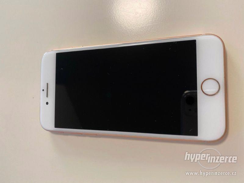 Apple iPhone 8 64 GB zlatý - foto 1