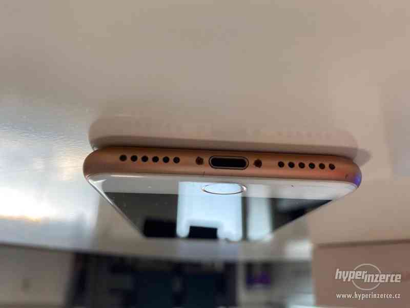 Apple iPhone 8 64 GB zlatý - foto 8