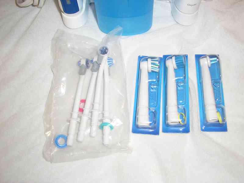 Dentální stanice Oral-B Oxyjet + Pro 2000 - foto 2