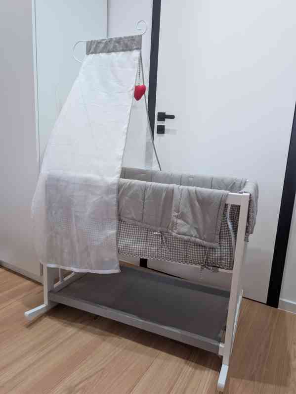 Kolébka/postýlka/lavice + monitor dechu + přídavná podložka 