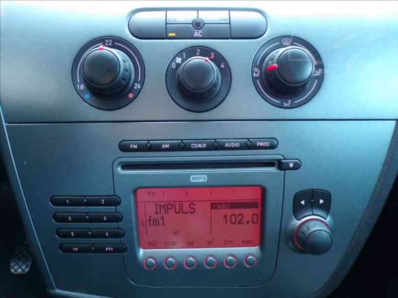 Seat Leon 1,4 TSI KLIMATIZACE-HNED ODJÍŽDÍTE - foto 7