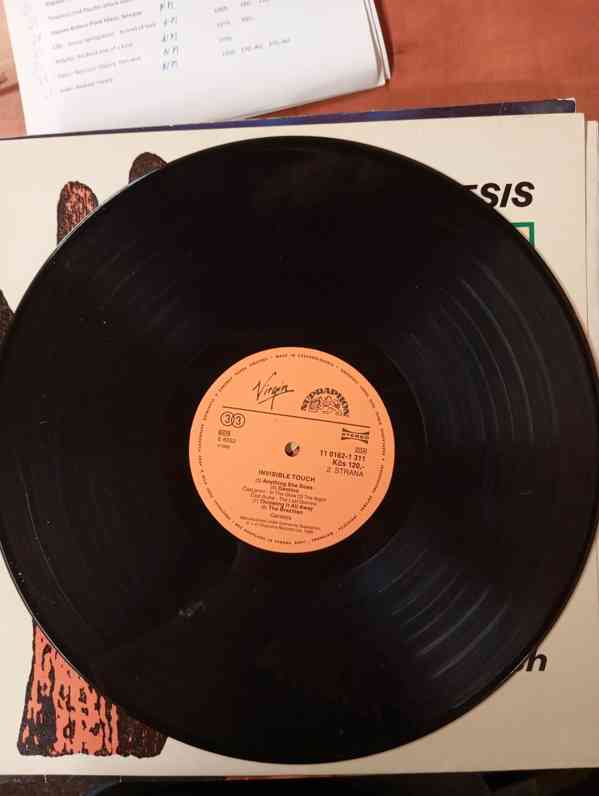 LP -  Genesis invisible Touch                                - foto 4