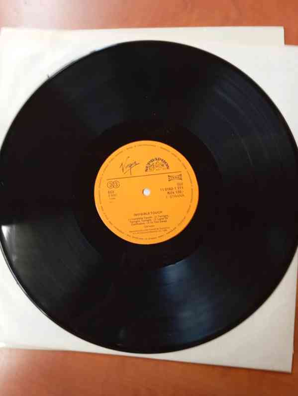 LP -  Genesis invisible Touch                                - foto 2