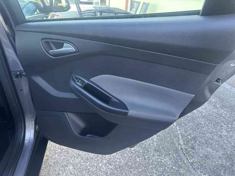 Ford Focus 1.6i 92kW/1MAJ/ESP/Top - foto 18