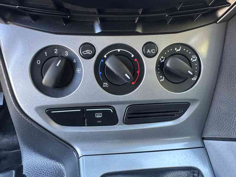 Ford Focus 1.6i 92kW/1MAJ/ESP/Top - foto 26