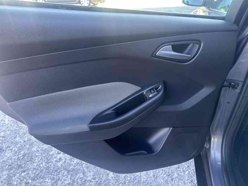 Ford Focus 1.6i 92kW/1MAJ/ESP/Top - foto 13