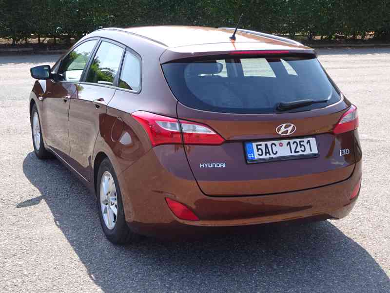 Hyundai i30 1.6i Combi r.v.2014 (88 kw) Koupeno ČR - foto 4