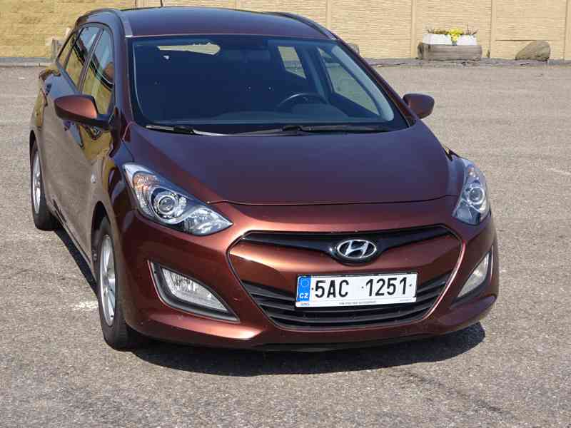 Hyundai i30 1.6i Combi r.v.2014 (88 kw) Koupeno ČR - foto 1