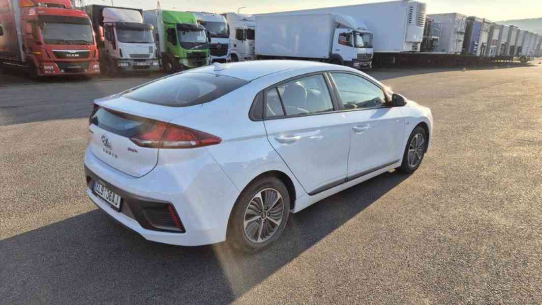 HYUNDAI IONIQ 1,6 GDI PHEV - foto 3