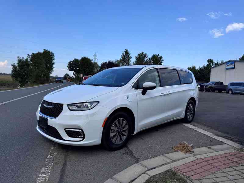 Chrysler Pacifica 3,6 Hybrid Čočka TOP 2023 - foto 2