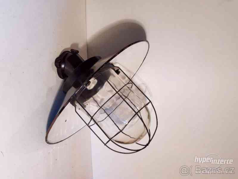 Koupím starší průmyslovou (industrialní) lampu na zeď - foto 2