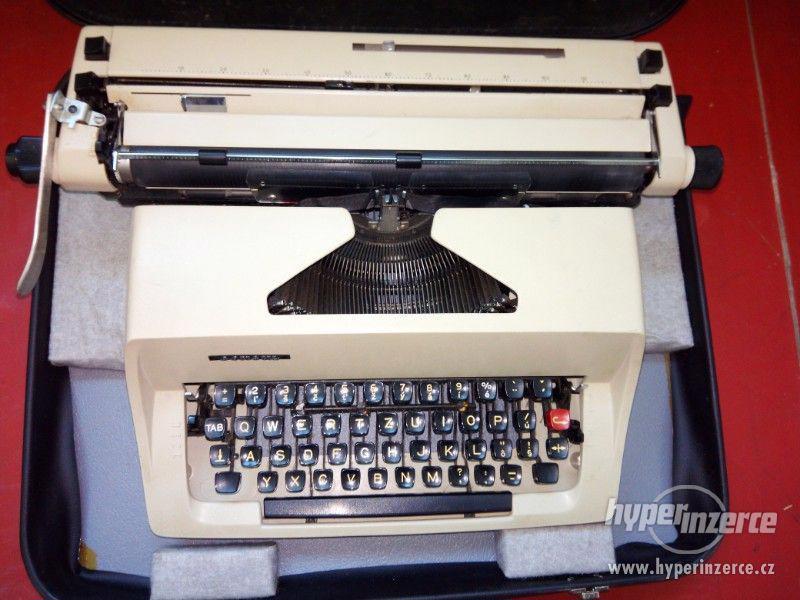predám starý písací stroj model 2224 - foto 1