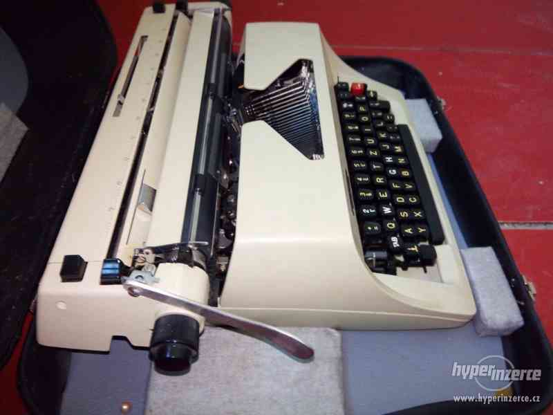 predám starý písací stroj model 2224 - foto 2