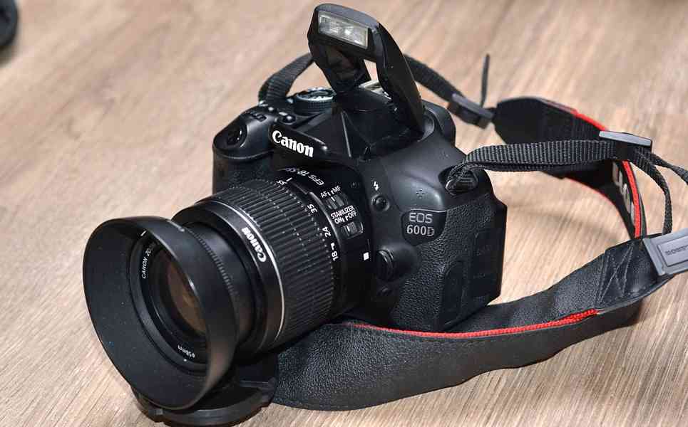 Canon EOS 600D + Objektiv EFS 18-55mm 41000 Exp. - foto 5