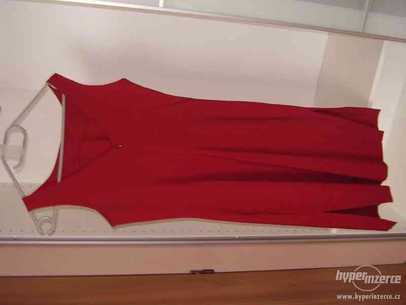 červené šaty,velikost 5/6 - foto 1