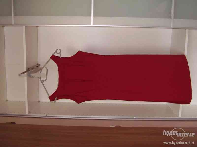 červené šaty,velikost 5/6 - foto 2