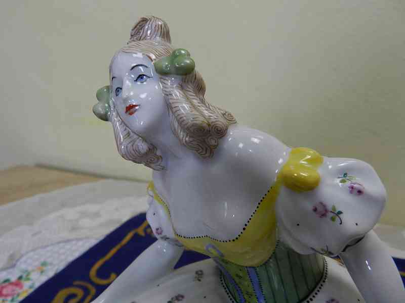 Dáma v plesových šatech Tanečnice Březová OEPIAG  - foto 3