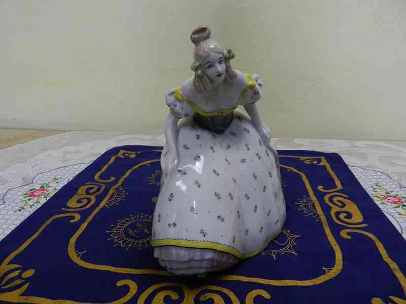 Dáma v plesových šatech Tanečnice Březová OEPIAG  - foto 2