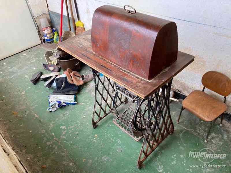 starožitný šicí stroj bobbin - foto 2