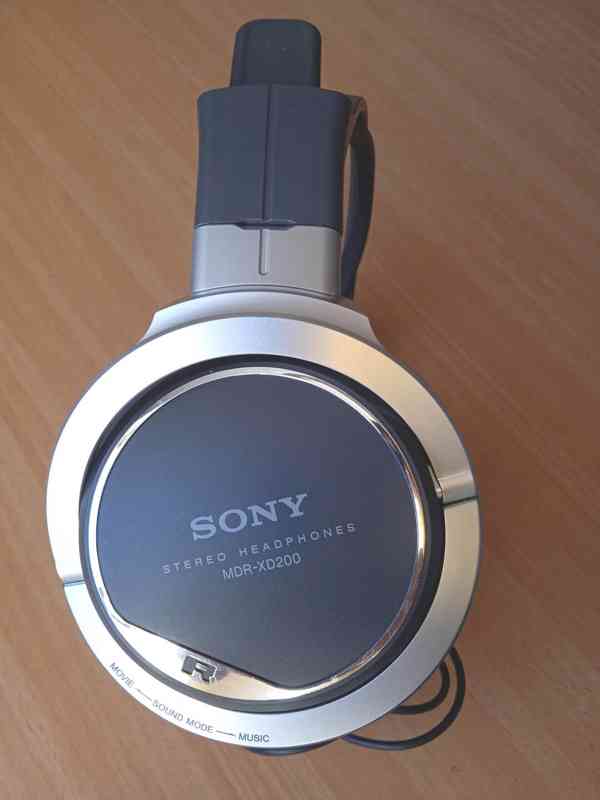 Sluchátka SONY MDR-XD200