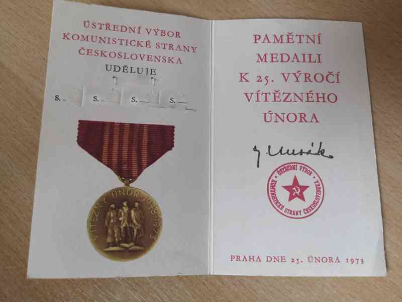  Pamětní medaile k 25. výročí Vítězného února - foto 2