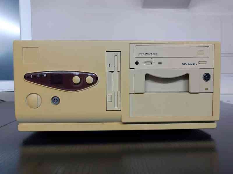 Prodám PC (stáří 30 let) - foto 3