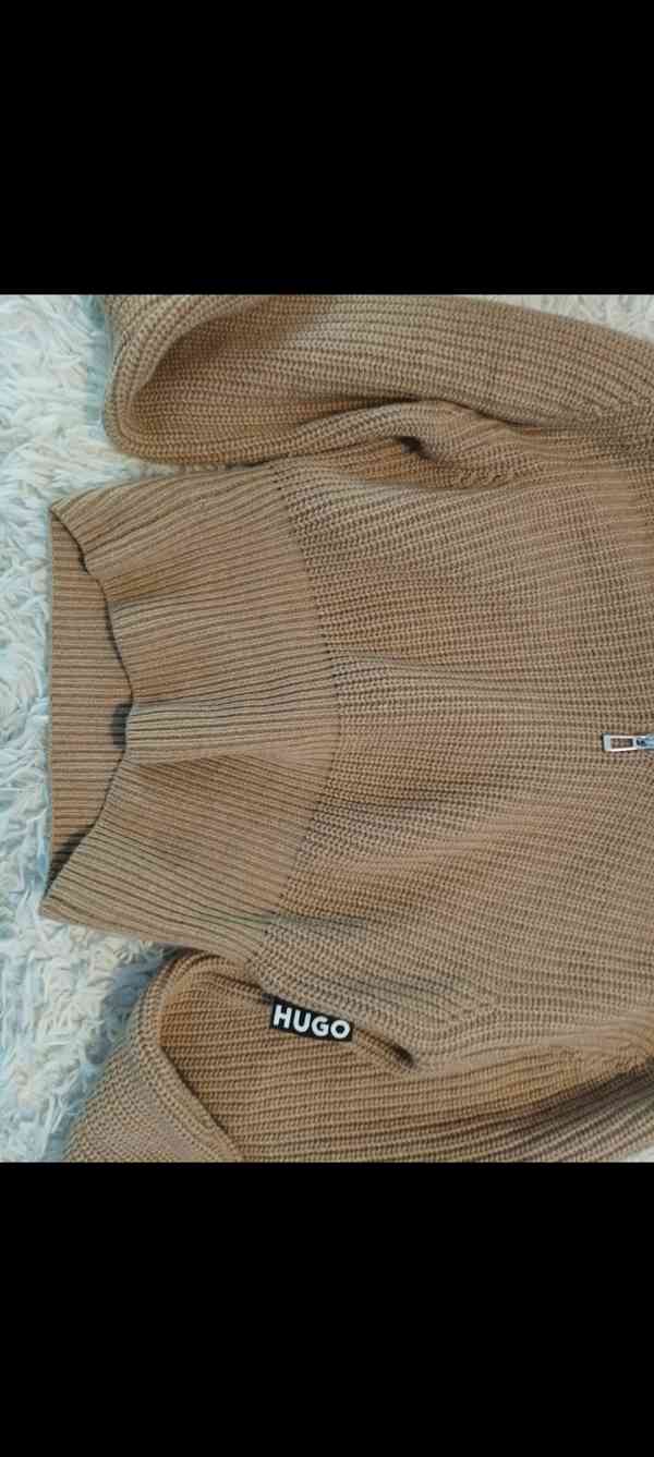 Hugo Boss svetr S nový 