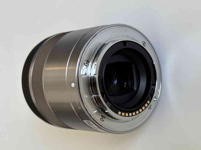 Objektiv Sony E 3.5/30 Macro - foto 2