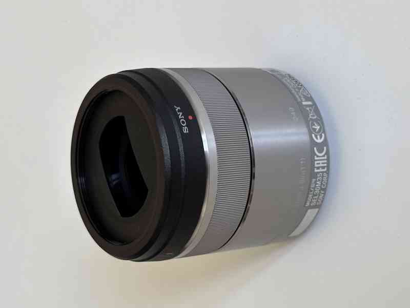 Objektiv Sony E 3.5/30 Macro - foto 1