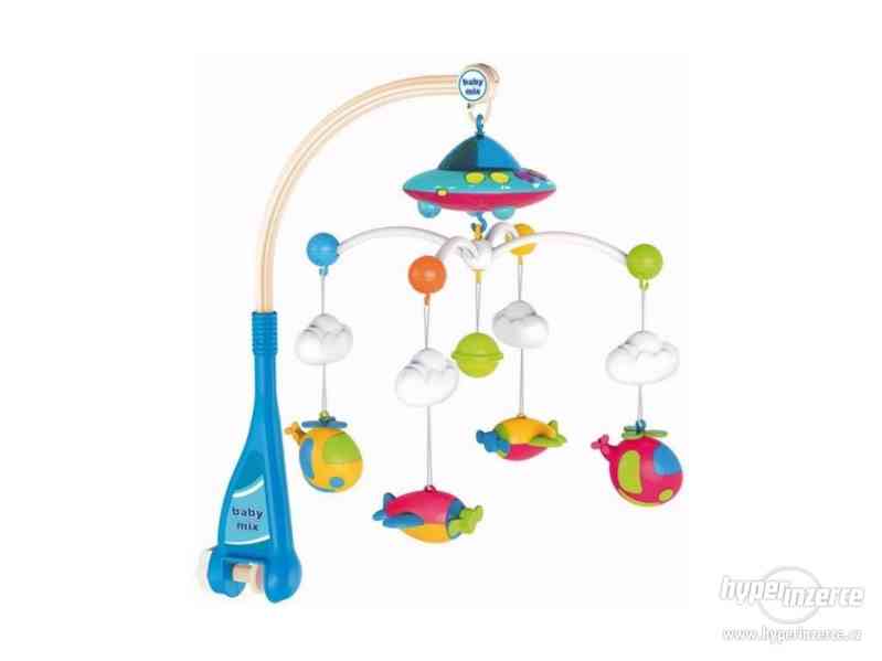 Kolotoč nad postýlku s projektorem a ovladačem Baby Mix blue