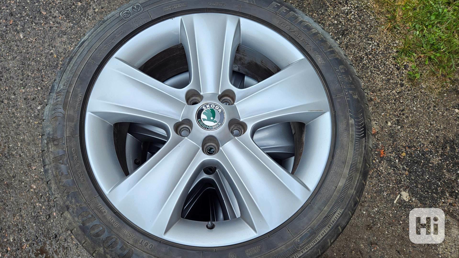 Na prodej: Originální ALU kola Škoda 17" s pneumatikami Good - foto 1