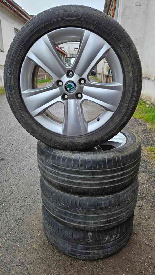 Na prodej: Originální ALU kola Škoda 17" s pneumatikami Good - foto 2