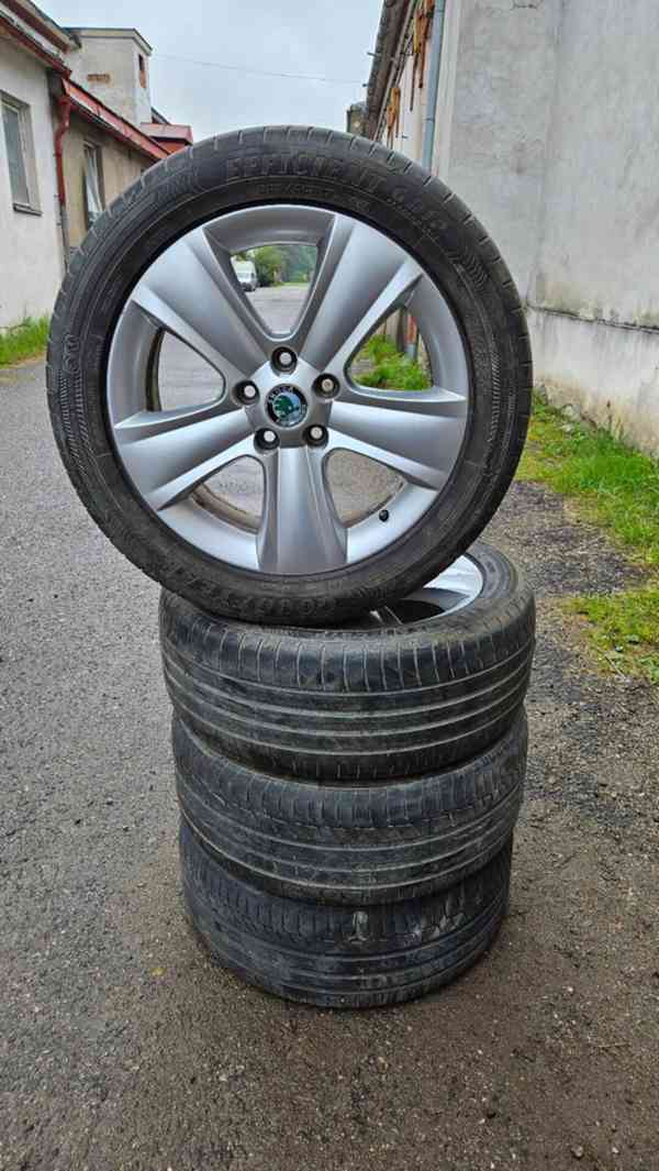 Na prodej: Originální ALU kola Škoda 17" s pneumatikami Good - foto 3