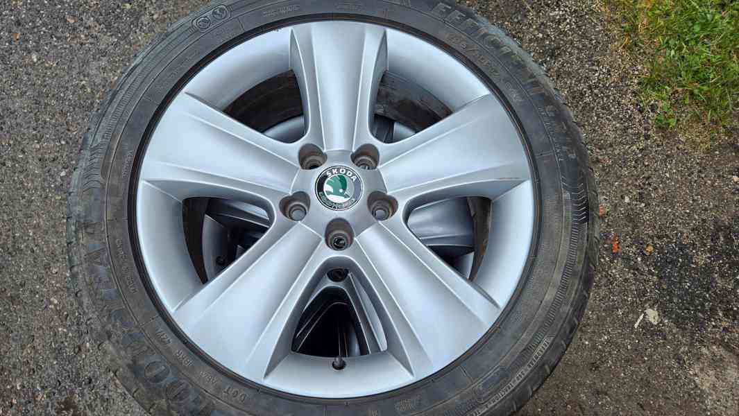 Na prodej: Originální ALU kola Škoda 17" s pneumatikami Good - foto 1