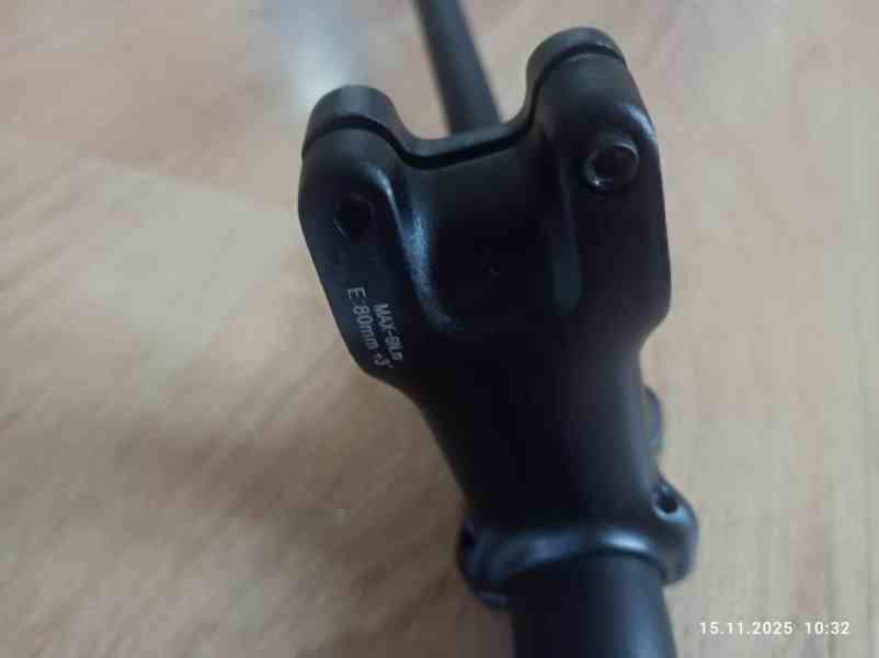 Řidítka AL 300BT 31,8/760 mm/9° rovná černá s představcem - foto 3