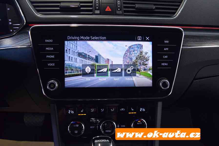 Škoda Superb 2.0 TDI STYLE MATRIX DSG 2023-DPH  - foto 17